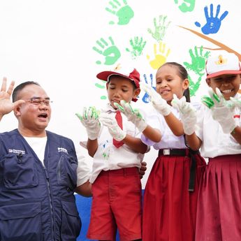 Kala Anak Nasabah PNM Mekaar Berkata &ldquo;Orang Tua Saya Berjuang di Sawah, Saya Berjuang di Sekolah&rdquo;