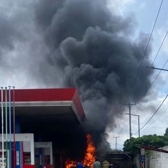 Cek Fakta: SPBU Dibakar karena Pajak Kendaraan Mati Dilarang Isi BBM