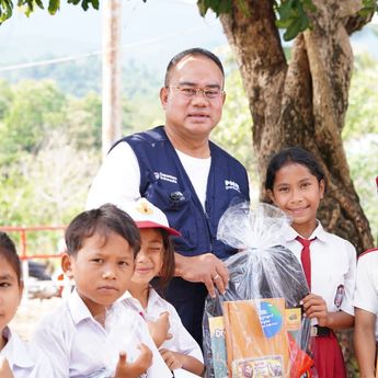 Lima Tahun Juara Satu, Ibu yang Tak Pernah Menyerah: Kisah Veronika Reni dan PNM Mekaar di Hari Anak Nasional