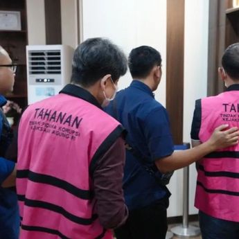 Kejagung Limpahkan 4 Tersangka Kasus Korupsi PT AKT ke Kejari Jakarta Pusat