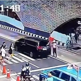 Terobos Lampu Merah di Bundaran HI, Pengemudi Alphard Ditilang
