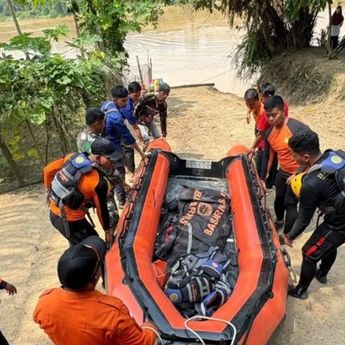 Travel Jurusan Padang-Jambi Tercebur ke Sungai Batanghari, Tim SAR Lakukan Evakuasi