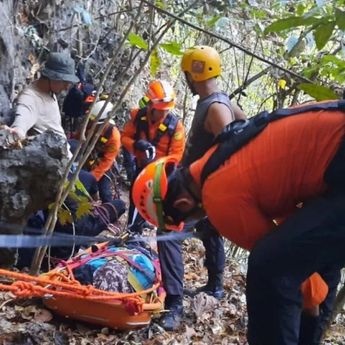 Basarnas Evakuasi Enam Mahasiswa Unhas yang Terjebak di Gunung Goa Kalibbong Alloa