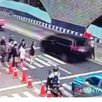 Polda Metro Sebut Alphard Viral yang Terobos Zebra Cross Bundaran HI Bukan Milik Anggota Polri
