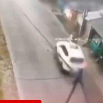 VIDEO: Toyota Rush Hantam Ayah dan Anak Sampai Tewas di Cilegon