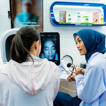 Edukasi Kulit Sensitif Secara Langsung, Cetaphil Derm On Tour Hadir Menjangkau Warga Jakarta Lewat Konsep Mobile Van