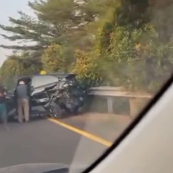 Dua Mobil Hancur Usai Tabrakan di Tol Jagorawi Arah Bogor