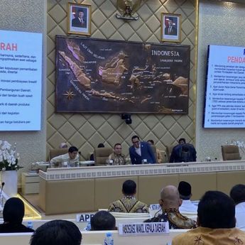 Komisi II DPR Bahas Hubungan Pusat-Daerah Bersama Mendagri dan Kepala Daerah