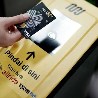 Naik MRT Jakarta Kini Lebih Praktis, Bank Mandiri Terapkan Pembayaran Kartu Kredit Nirsentuh