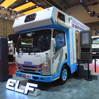 Isuzu Tampilkan ELF NLR Campervan di GIIAS 2026, Siap Dukung Wisata dan Gaya Hidup Vanlife