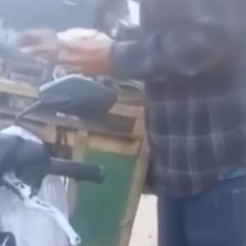Diduga Lakukan Aksi Tak Senonoh ke Anak, Pedagang Es Keliling Dilabrak Emak-emak di Karawang