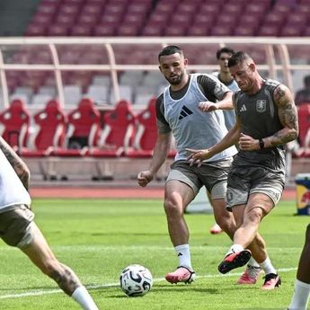 Aston Villa Gelar Latihan Perdana di GBK, Ada McGinn hingga Garnacho