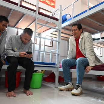 Purbaya Minta Siswa Sekolah Rakyat Rajin Belajar: Biar Jadi Menteri dan Orang Kaya