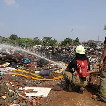Innalillahi, Andriyono Petugas Damkar Meninggal saat Padamkan Api Tumpukan Sampah