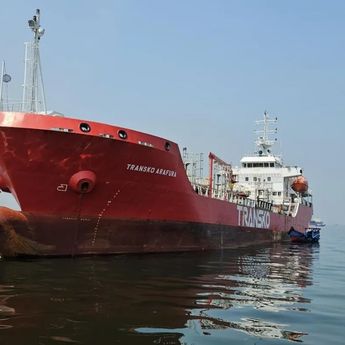 Pertamina Patra Niaga Evakuasi 17 Korban Kebakaran KMP Mutiara Sentosa 2 di Laut Jawa