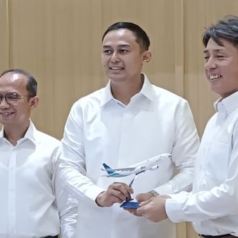 Sinergi Garuda Indonesia-Toyota Hadirkan Layanan Antar-Jemput Alphard Hybrid EV bagi Penumpang Premium