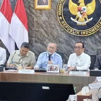 Mensesneg Tegaskan Tidak Ada Surpres Penggantian Kapolri