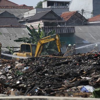 Pemprov DKI Tindak Seluruh Rantai Praktik Pembuangan Sampah Ilegal di Kampung Dukuh