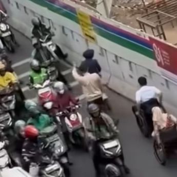 Pramono Apresiasi Petugas TransJakarta yang Bantu Disabilitas Nyeberang