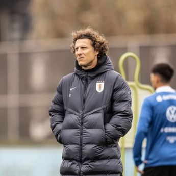 Diego Forlan Ditunjuk sebagai Pelatih Interim Timnas Uruguay
