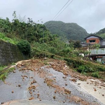 Jalur Resor Terputus Longsor, Hampir 400 Orang Terjebak di Nagano Jepang