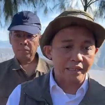 3 Helikopter Water Bombing Dikerahkan Padamkan Karhutla Gunung Bromo
