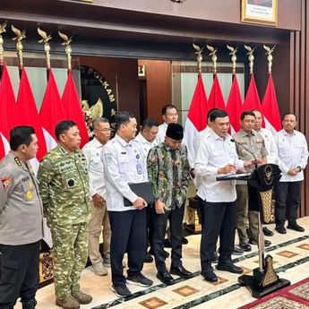 Karhutla Meluas, Pemerintah Kerahkan Puluhan Helikopter untuk Pemadaman