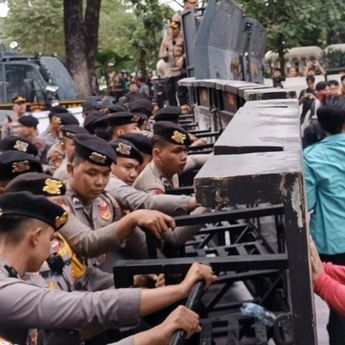Cek Fakta: Komdigi Blokir Pemberitaan Aksi Demonstrasi Mahasiswa