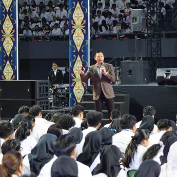 Menko AHY Bekali Ribuan Mahasiswa Baru UPN Jakarta Lima Karakter Generasi Masa Depan
