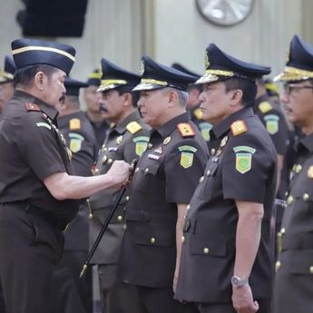 Jaksa Agung Lantik 34 Kajati dan Pejabat Eselon II Kejagung