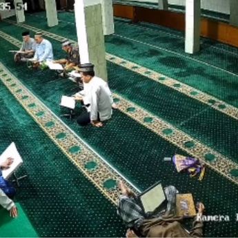 Detik-detik Seorang Kakek Meninggal saat Tadarus di Masjid