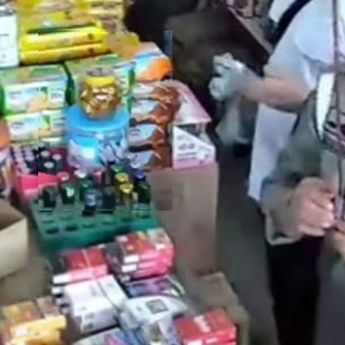 2 Oknum Satpol PP Aceh Utara Diduga Ambil Rokok Pedagang saat Razia
