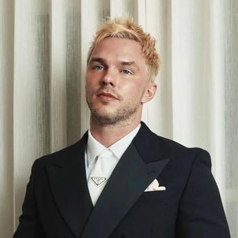 Nicholas Hoult Bintangi Serial Harry Potter Musim Kedua, Perankan Tokoh  Gilderoy Lockhart