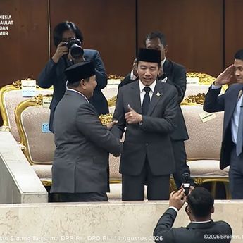 Jempol Jokowi untuk Prabowo