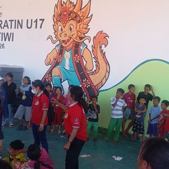 Tak Hanya Kebutuhan Dasar, Trauma Healing dan Perpustakaan Dihadirkan Bagi Pengungsi Anak-anak Gempa NTT