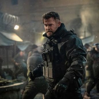 Gokil! Joe Taslim Bintangi Extraction 3 Bareng Chris Hemsworth dan Pierce Brosnan