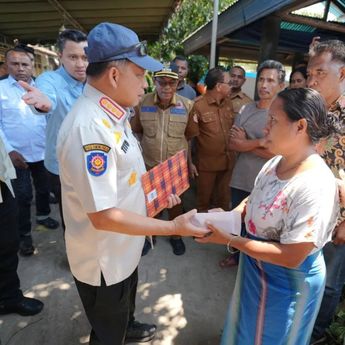 Mendagri Beri Santunan Duka untuk Korban Gempa Nangapanda