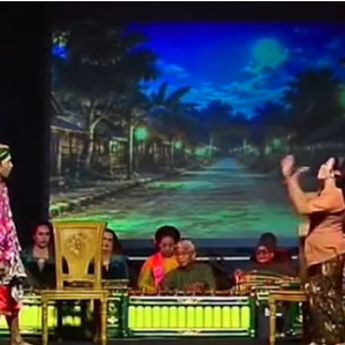 VIDEO: Detik-detik Seniman Ketoprak Jatuh di Atas Panggung, Lalu Meninggal Dunia