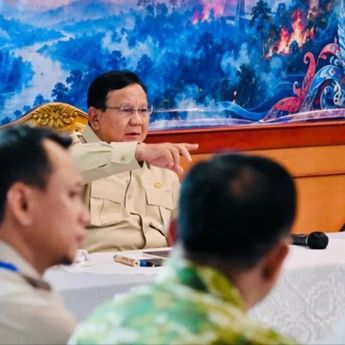 Seskab Teddy: Presiden Prabowo Pastikan Perkuat Pengendalian Karhutla di Kalteng