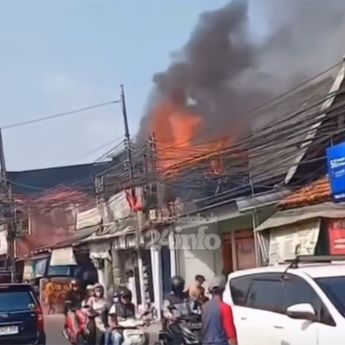 Ruko Terbakar Hebat di Cinere Depok Pagi Ini Jadi Tontonan Warga