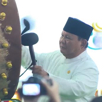 Pukul Beduk, Prabowo Resmi Buka Muktamar ke-35 NU