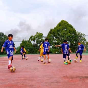 Dari Lapangan Desa, 60 Bocah Solok Selatan Kejar Mimpi Jadi Pesepak Bola