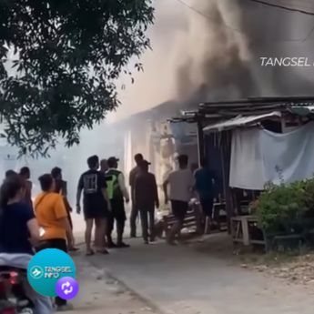 Rumah di Serpong Kebakaran Jadi Tontonan Warga