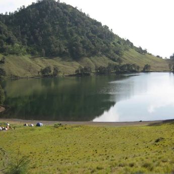 Kebakaran Jalur Semeru, 170 Pendaki Tertahan di Ranu Kumbolo