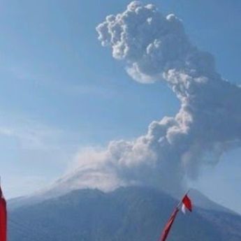 Gunung Lewotobi Erupsi, Semburkan Abu Vulkanik Setinggi 1 Kilometer