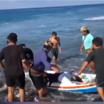 VIDEO: Ombak Ganas Seret 4 Wisatawan di Bali, Nyawa Pasutri Tak Tertolong