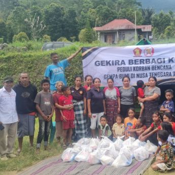 Hari Kedua Baksos GEKIRA di Flores, 150 Paket Sembako Disalurkan ke Tiga Desa di Nagekeo