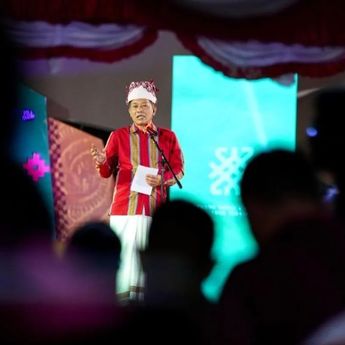 Menkop Dorong Perajin Tenun Toraja Bentuk Koperasi untuk Perkuat Usaha