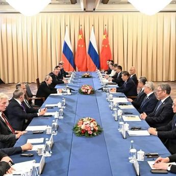 Xi Jinping Bertemu Vladimir Putin di Bishkek