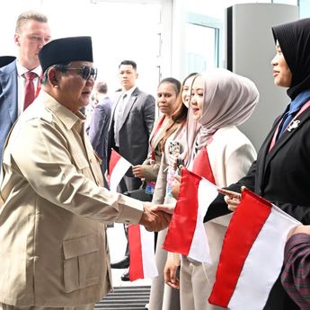 Sapaan Hangat Mahasiswa Indonesia Sambut Kedatangan Prabowo di Vladivostok Rusia